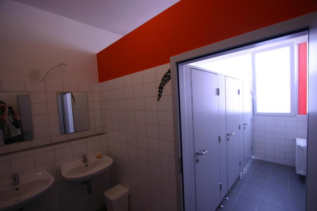 Dreibettzimmer mit Gemeinschaftsbad
